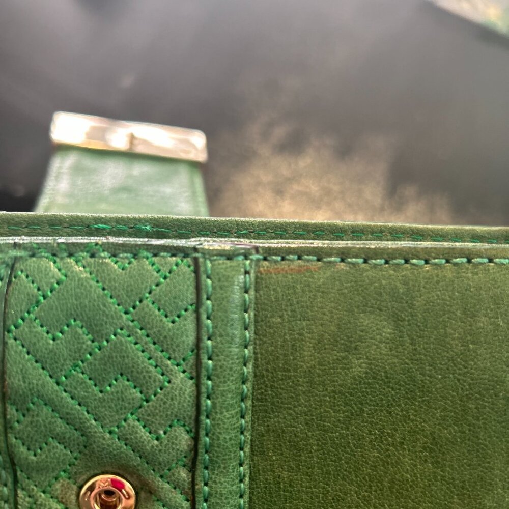 L.A.M.B. by Gwen Stefani Green Leather Wallet - Picture 3 of 7